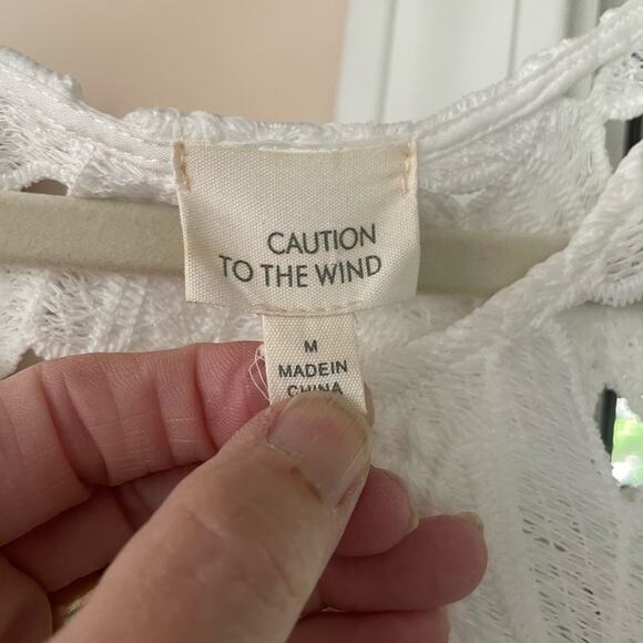 Caution to the Wind floral Applicae top. - Picture 4 of 7